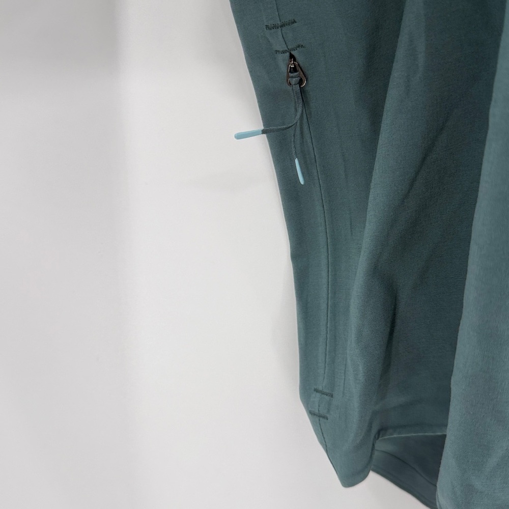 Lululemon Women's Relaxed V-Neck Top in Teal - Picture 4 of 8